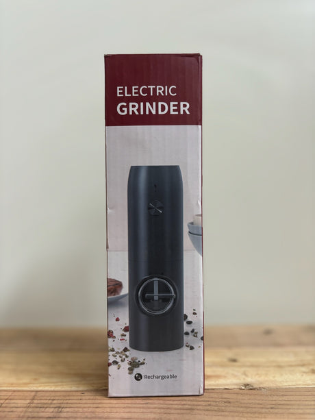 Oplaadbare zoutmolen met ergonomisch ontwerp, maalt grof Himalayazout eenvoudig tot de gewenste structuur – ideaal voor koken en serveren met één druk op de knop.