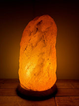 Handgemaakte roze Himalaya zoutlamp 10-12 kg met houten voet en kabel, zachte warme gloed voor sfeervolle verlichting