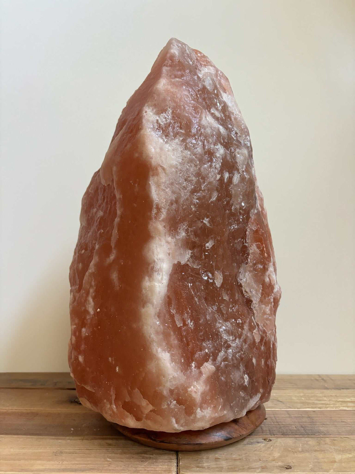 Donkere Himalaya zoutlamp rood 15–20 kg met houten voet, snoer en extra lampje