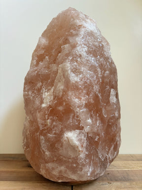 Himalaya zoutlamp 25-30kg, handgemaakt uit massief roze zoutsteen, luxe natuurlijke lamp voor grote ruimtes.