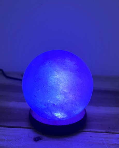 Himalaya USB zoutlamp bolvorm – warme gloed met zachte kleurverandering