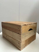 Handgemaakte houten kist van gerecycled hout als geschenk- en decoratiestuk